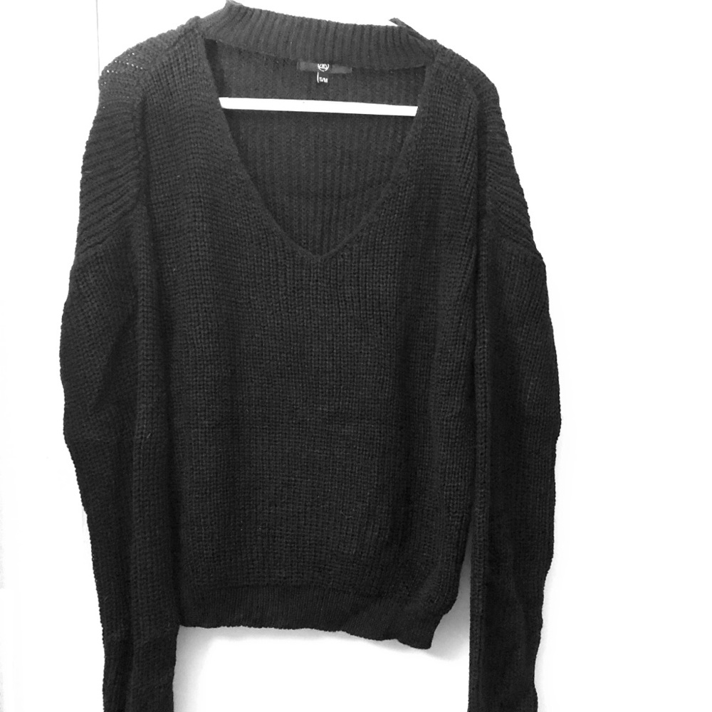 💋3 for $24💋 Black sweater with cutout detail